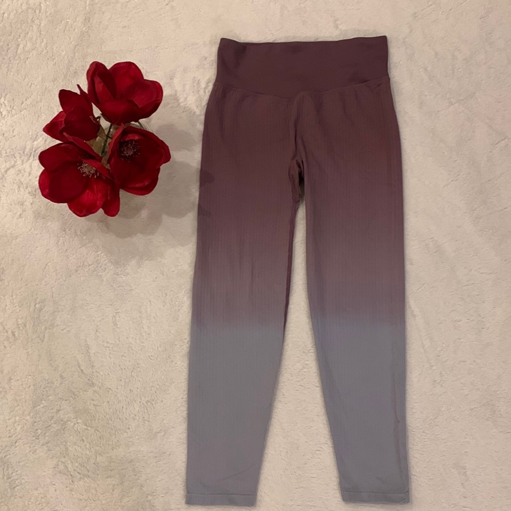🌹 Victoria’s Secret Like New PINK ACTIVE • Very Cute Lavender Purple Leggings •